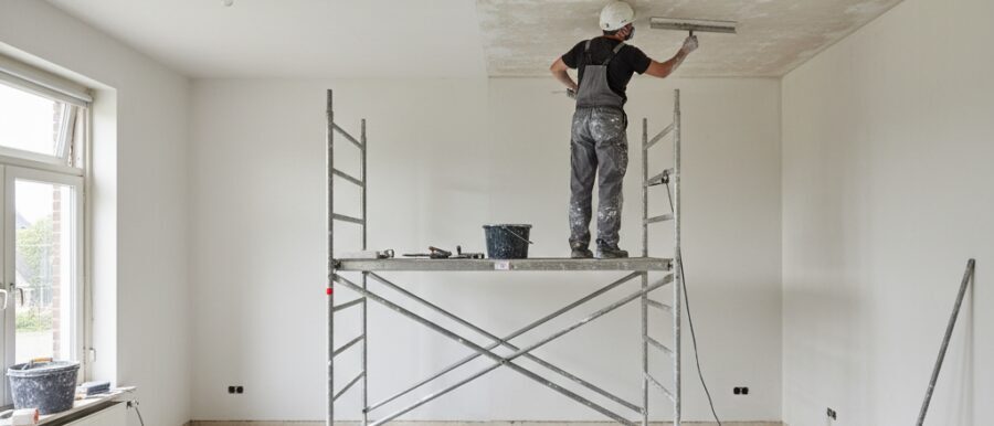 Je plafond is niet strak en je wilt het weer top.​ Met Stucwerk plafond renovatie&hellip;