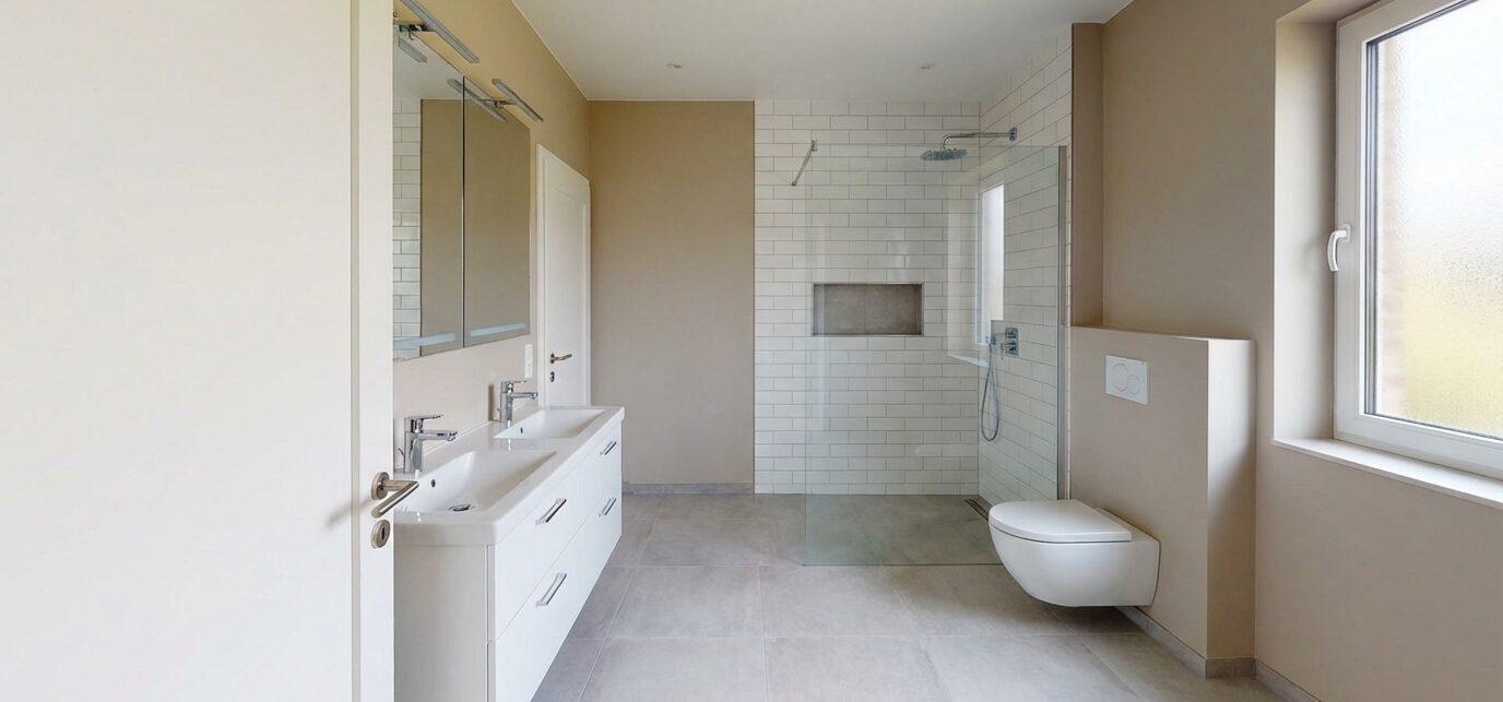 10 keuzes die bepalen of een badkamer indeling praktisch aanvoelt.